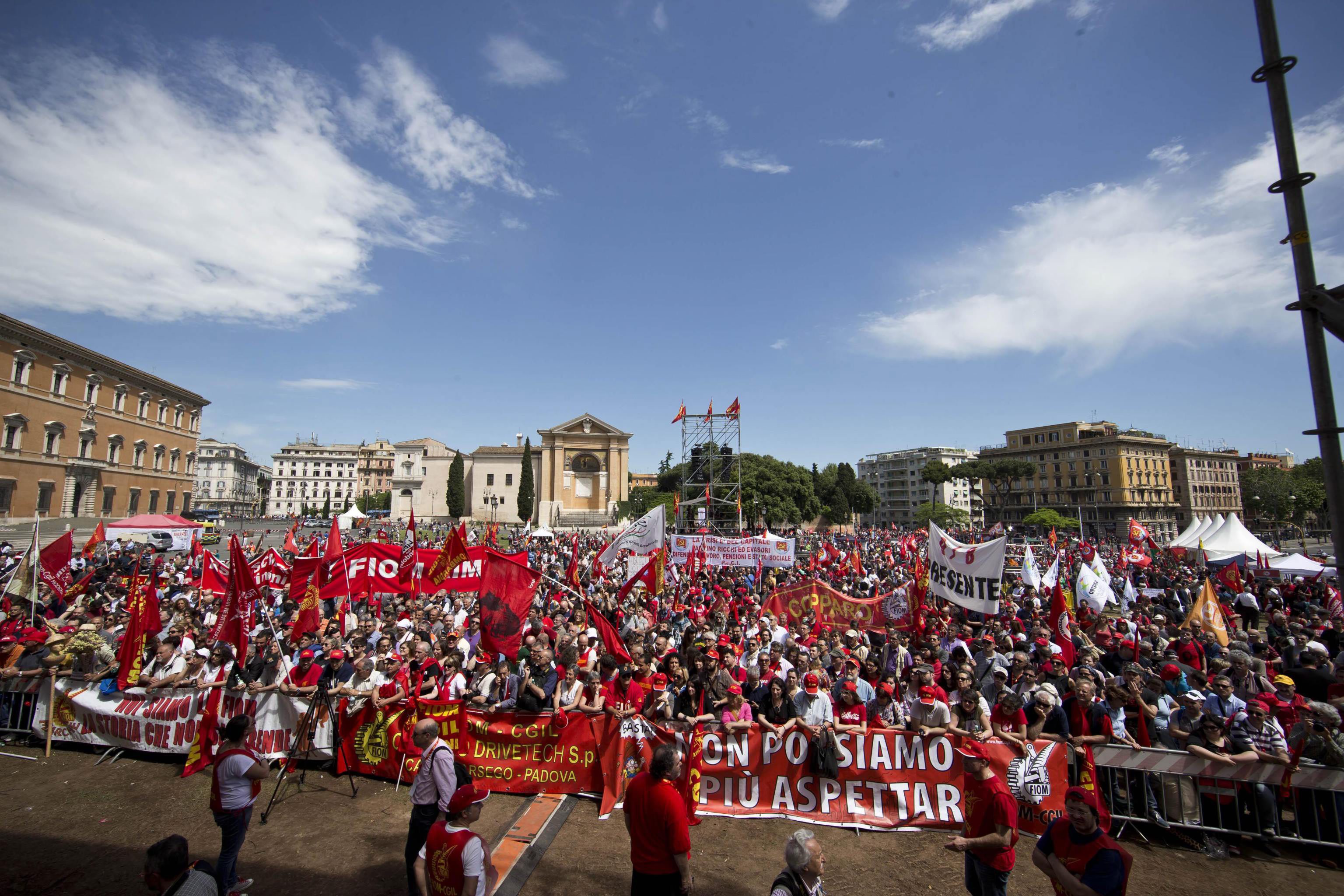 Ογκώδης διαδήλωση στη Ρώμη για «δουλειά και όχι λιτότητα»