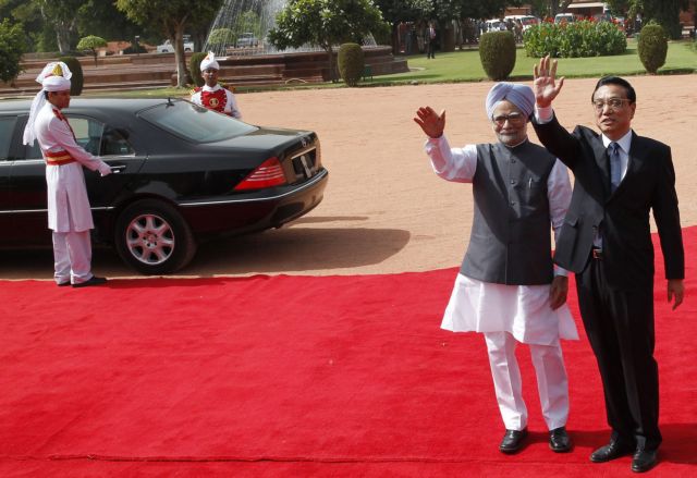 Επίσκεψη του κινέζου πρωθυπουργού στην Ινδία για βελτίωση των σχέσεων