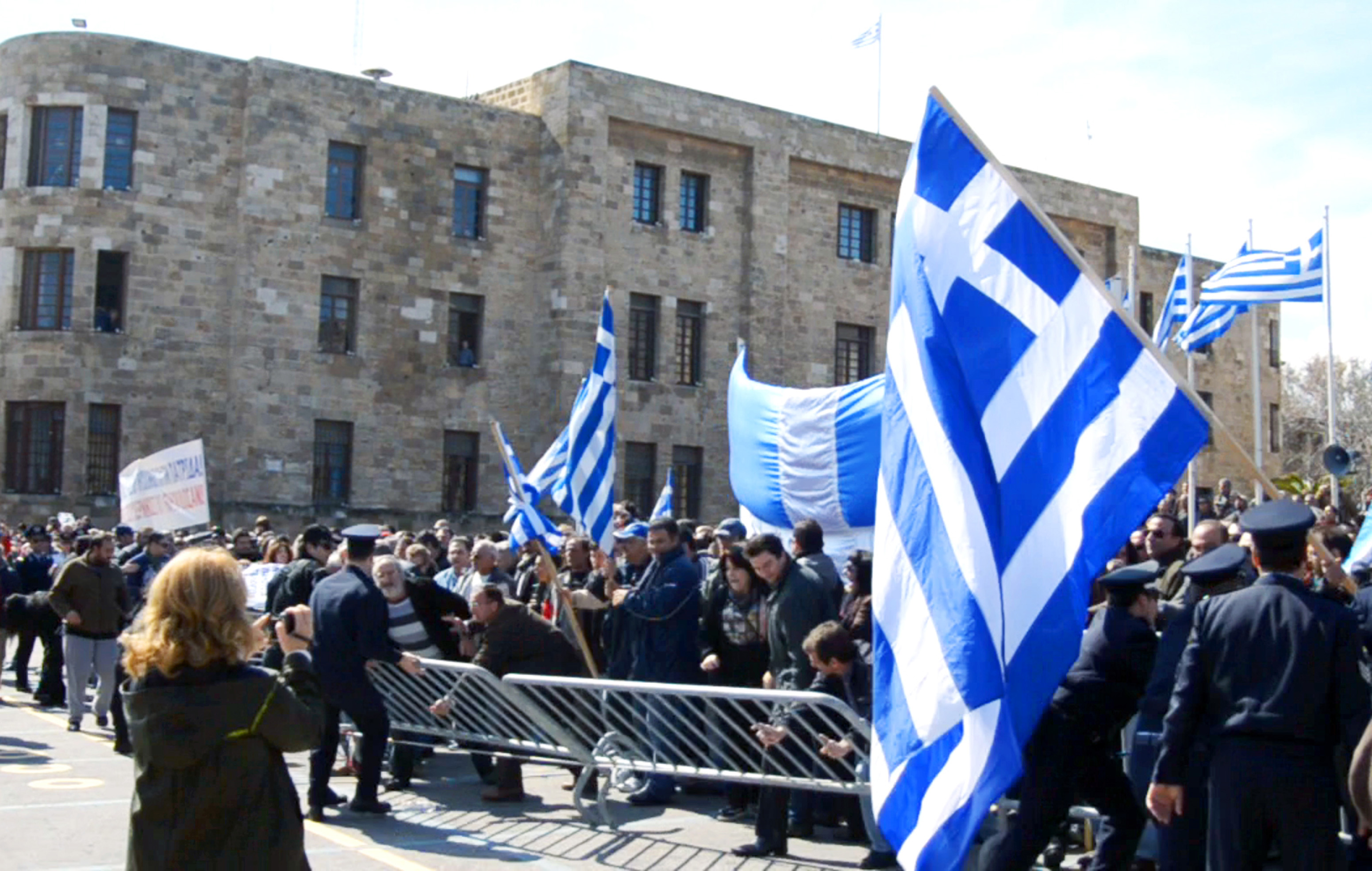 Σε αργία δάσκαλος που καταδικάστηκε για αντίσταση κατά της αρχής