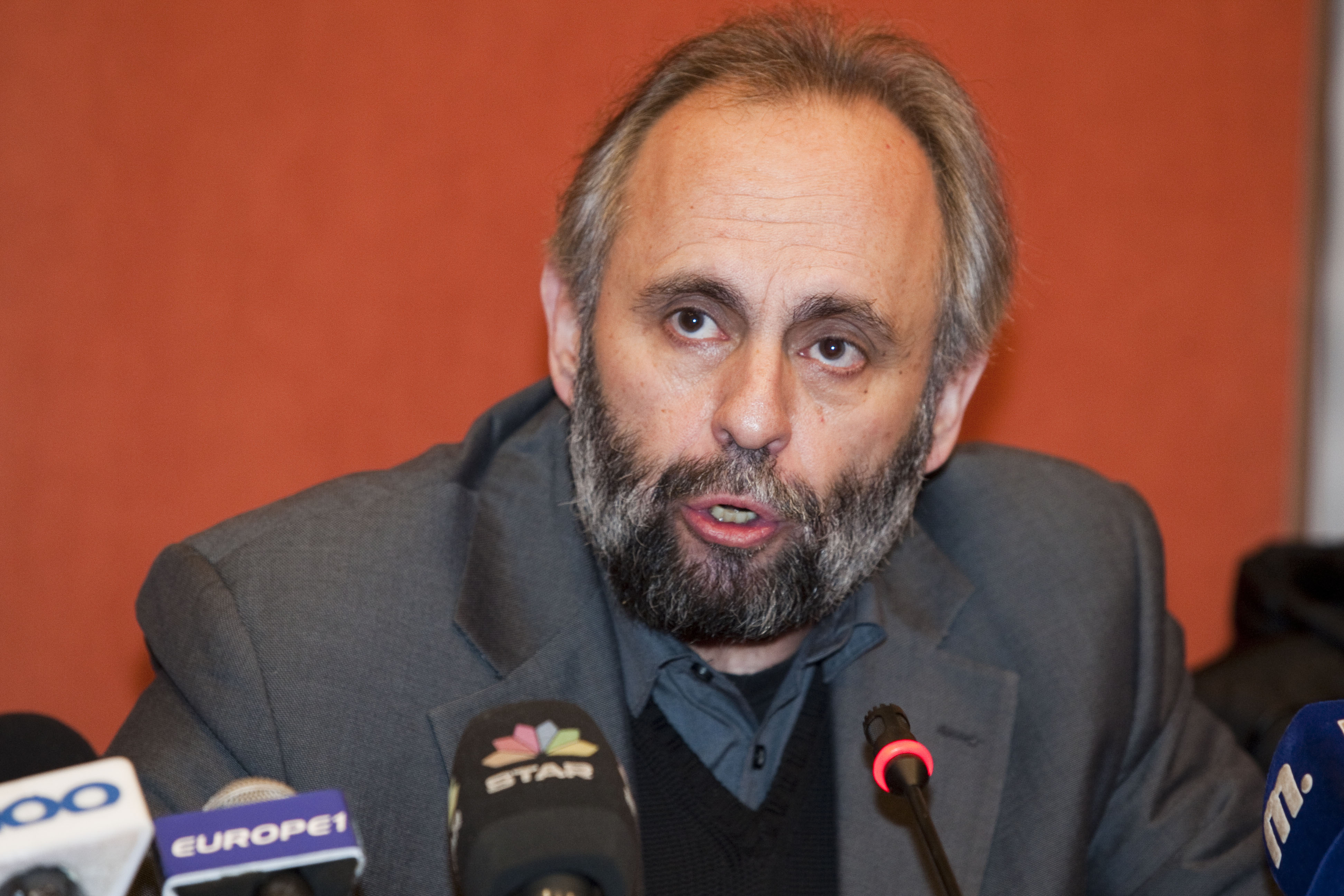 Ο Σωτήρης Χατζάκης καλλιτεχνικός διεθυντής του Εθνικού Θεάτρου