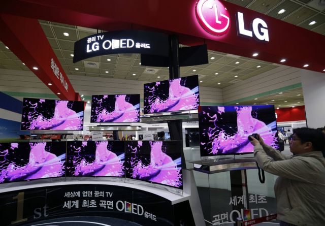 Εύκαμπτη και άθραυστη οθόνη 5 ιντσών για smartphone επιδεικνύει η LG