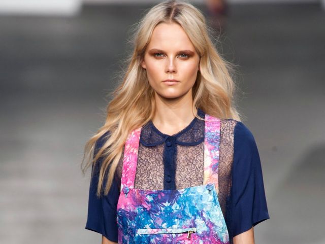 6 μυστικά για να φορέσετε κομψά τη φετινή σαλοπέτ