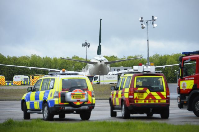 Σύλληψη δύο ανδρών σε πακιστανικό αεροσκάφος για «πρόκληση κινδύνου»