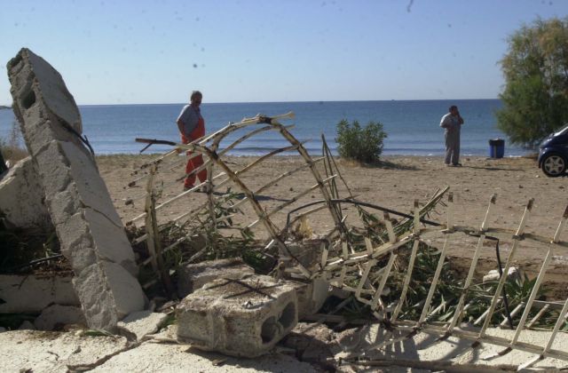 Εκτός νομιμοποίησης τουριστικές και βιομηχανικές εγκαταστάσεις προ του 1975
