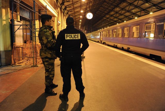 Γάλλος στρατιώτης μαχαιρώθηκε στο Παρίσι, σε επίθεση με άρωμα Λονδίνου