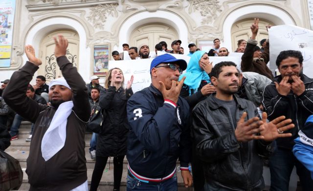 Επεισόδια μικροπωλητών-αστυνομικών με ένα νεκρό στη Τυνησία