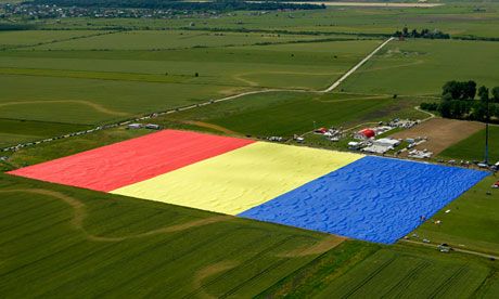 Η μεγαλύτερη σημαία του κόσμου βρίσκεται σε έναν αγρό της Ρουμανίας