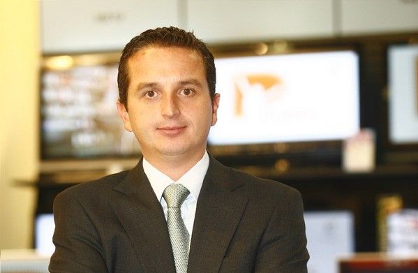 Ρόμπι Μπουρλάς (Public): Συνεργασία με την Amazon, νέα καταστήματα και στο βάθος… Kindle