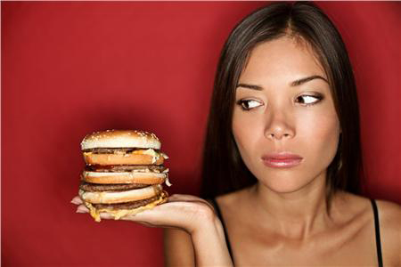 Παχυσαρκία: Δεν τεκμηριώνεται επιστημονικά ο εθισμός στα τρόφιμα
