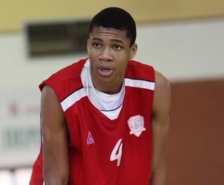 Στην εθνική νέων ανδρών ο Γιάννης Αντετοκούνμπο εν όψει Ευρωμπάσκετ