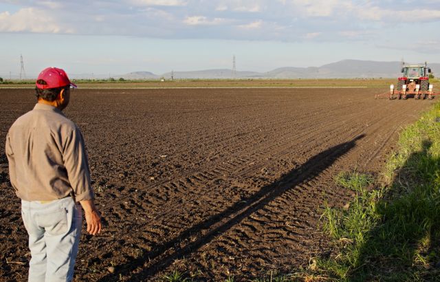 Εξαίρεση από τον φόρο ακινήτων των κατ' επάγγελμα αγροτών μελετά η κυβέρνηση