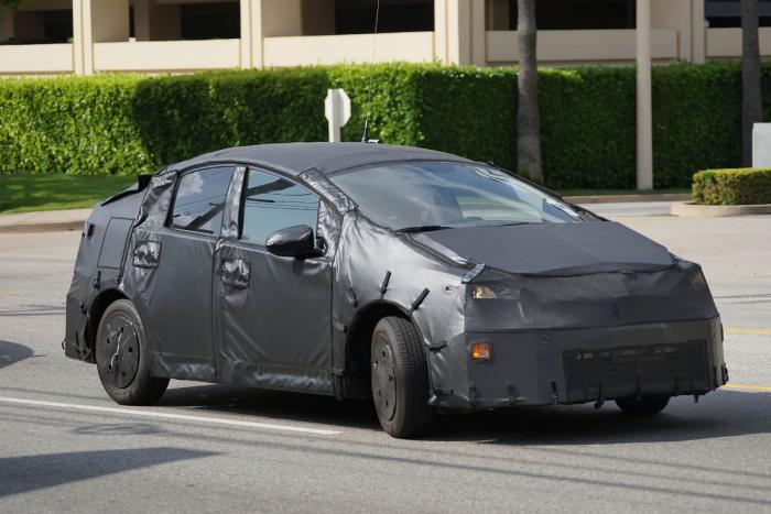 Toyota Prius 2015: Πράσινη και, πλέον, τετρακίνητη αυτοκίνηση