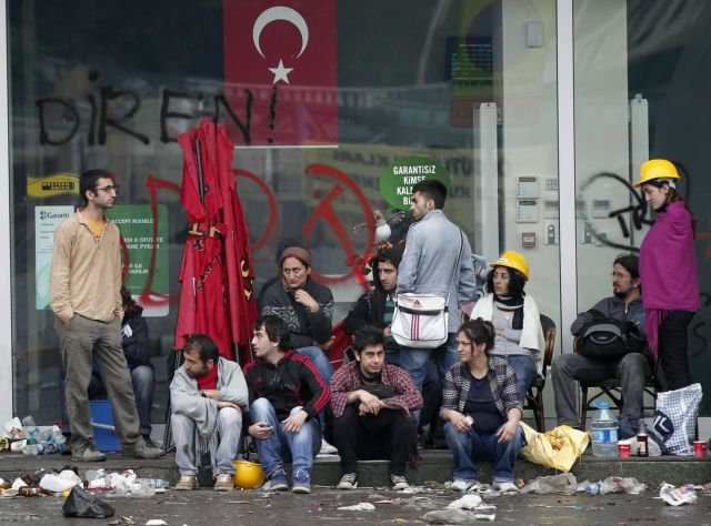 Επιμένει ο Ερντογάν για το τζαμί, γκρεμίζει το πολιτιστικό κέντρο Ατατούρκ