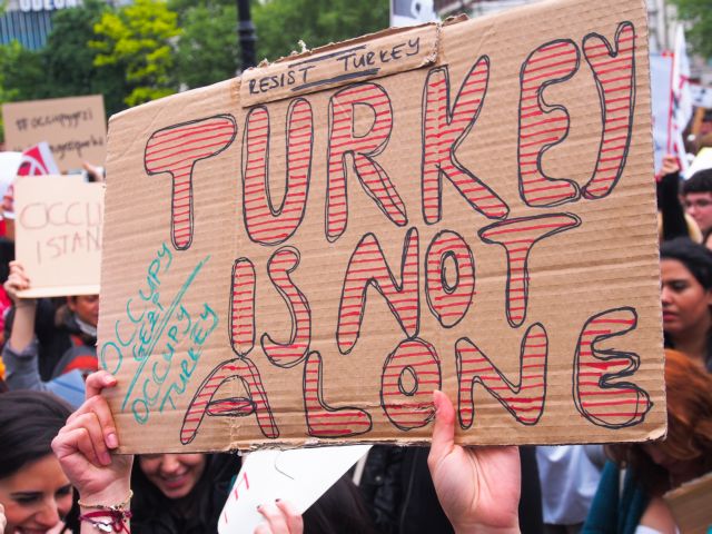 Συγκέντρωση αλληλεγγύης στους τούρκους διαδηλωτές στη Θεσσαλονίκη