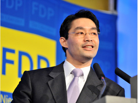 Βολές από τον Φίλιπ Ρέσλερ κατά των προεκλογικών παροχών της Μέρκελ