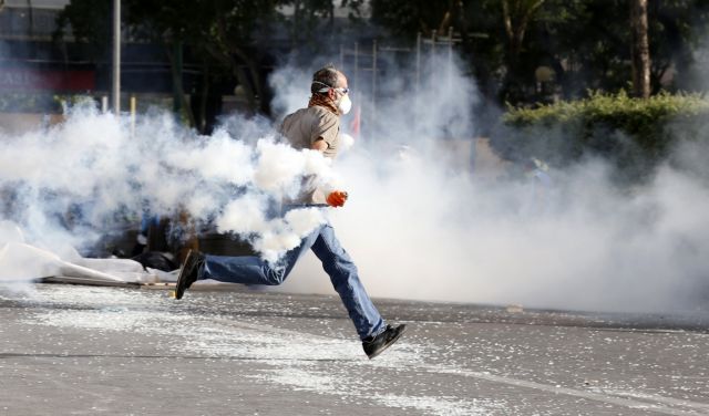 Συγκρούσεις διαδηλωτών και αστυνομίας σε Άγκυρα, Σμύρνη και Κωνσταντινούπολη