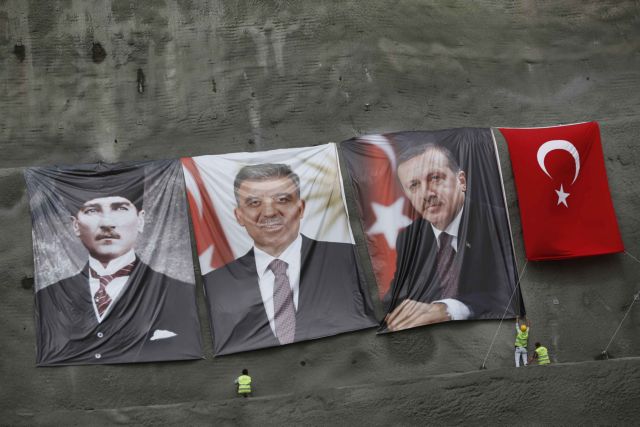 Τουρκική Άνοιξη, Κεμάλ και ο «σουλτάνος»: Η περίπλοκη κρίση στην Τουρκία