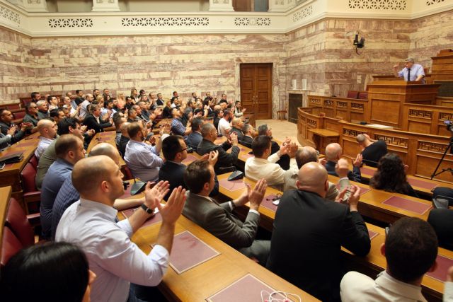 Πρόταση νόμου «για τον ρατσισμό κατά των Ελλήνων» κατέθεσε η Χρυσή Αυγή