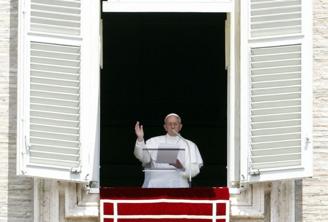 «Δεν θα πάω διακοπές» λέει ο Πάπας, συμπαραστεκόμενος σε όσους πλήττει η κρίση