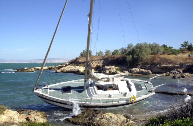 Συνελήφθησαν δύο διακινητές που μετέφεραν μετανάστες με θαλαμηγό