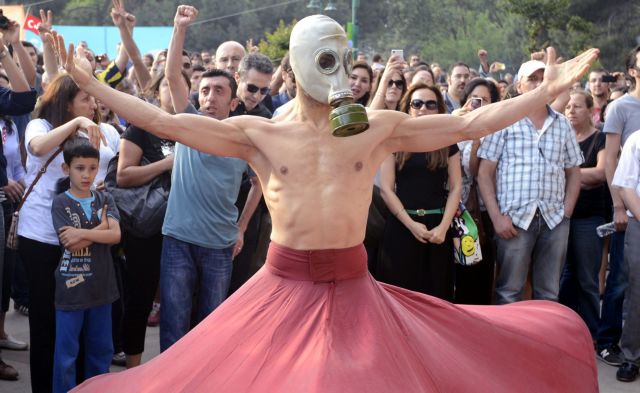 Εικόνες οργής και χάους καταγράφει ο φακός στην Τουρκία