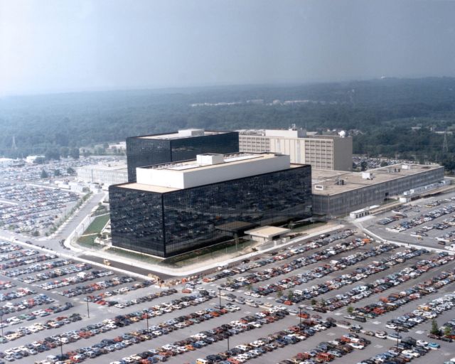 Υπερασπίζεται η κυβέρνηση Ομπάμα τις μαζικές παρακολουθήσεις της NSA