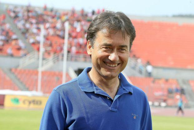 Χατζηνικολάου και επισήμως στον πάγκο του Άρη