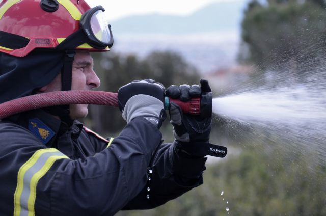 Πράσινο φως για την πρόσληψη 1.578 εποχικών πυροσβεστών