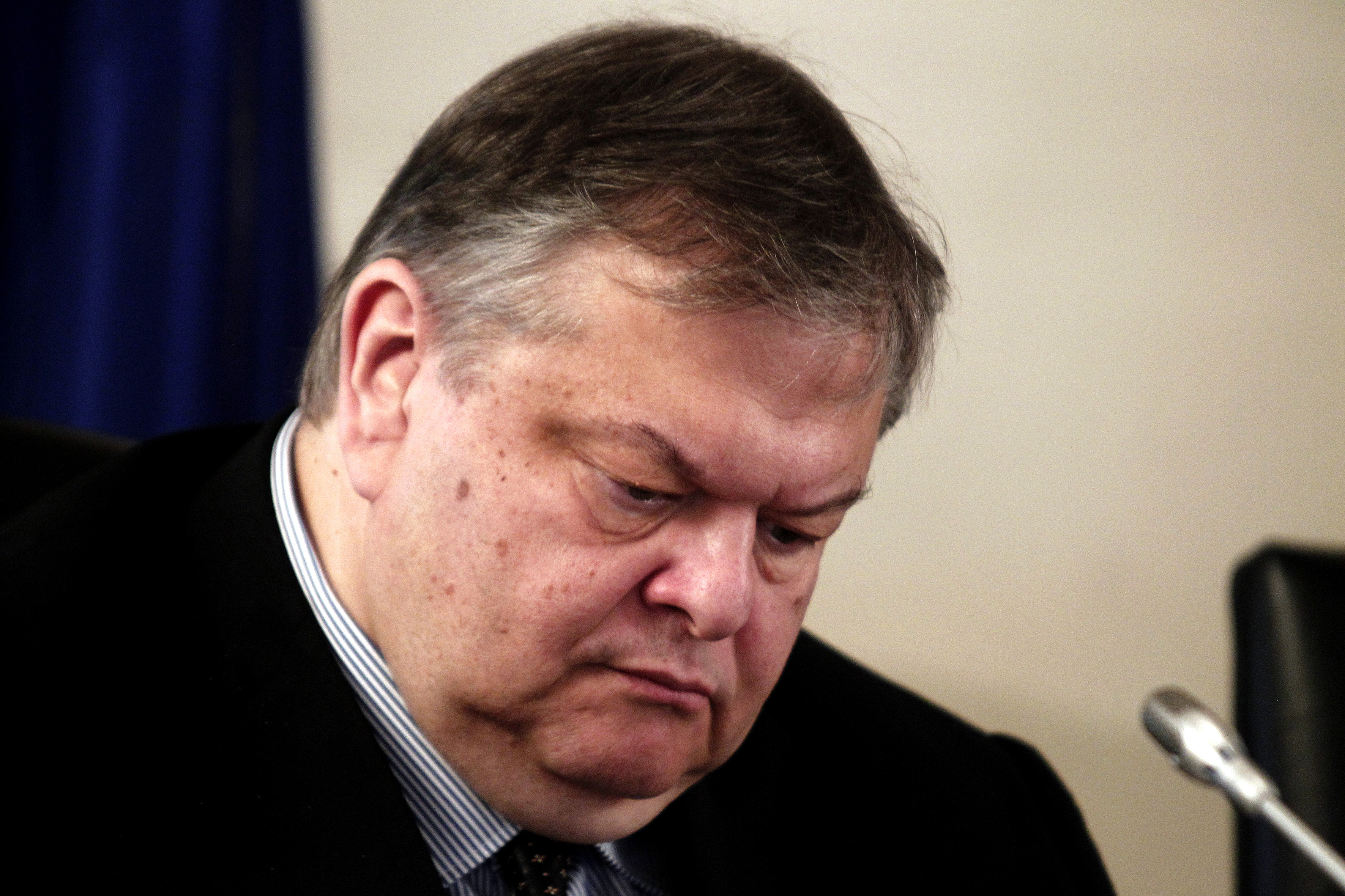 Η ΝΔ επέλεξε να προχωρήσει μόνη στο κλείσιμο της ΕΡΤ, λέει το ΠΑΣΟΚ