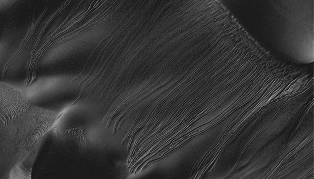 Αντί από νερό, οι ρεματιές του Άρη σχηματίστηκαν από ξηρό πάγο