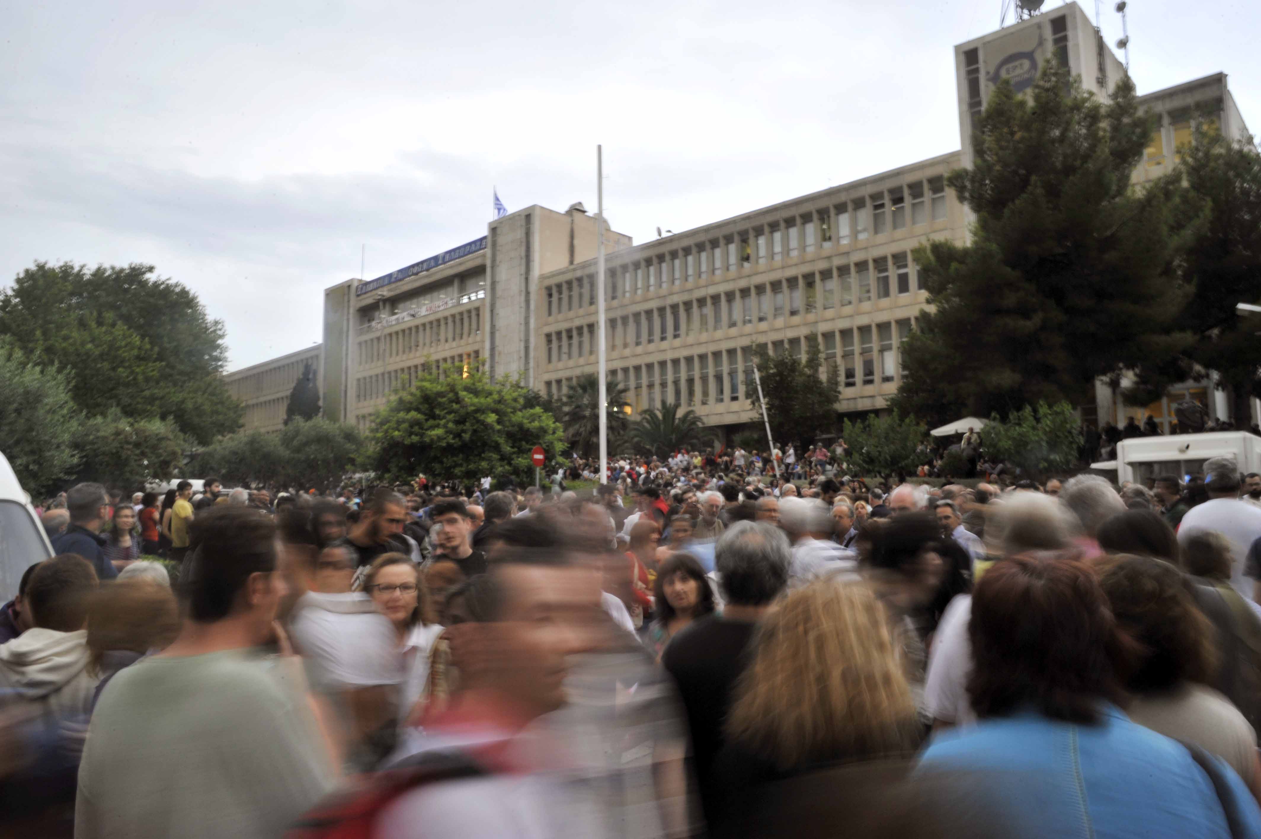Σε 24ωρη απεργία ΓΣΕΕ και ΑΔΕΔΥ για το λουκέτο στην ΕΡΤ
