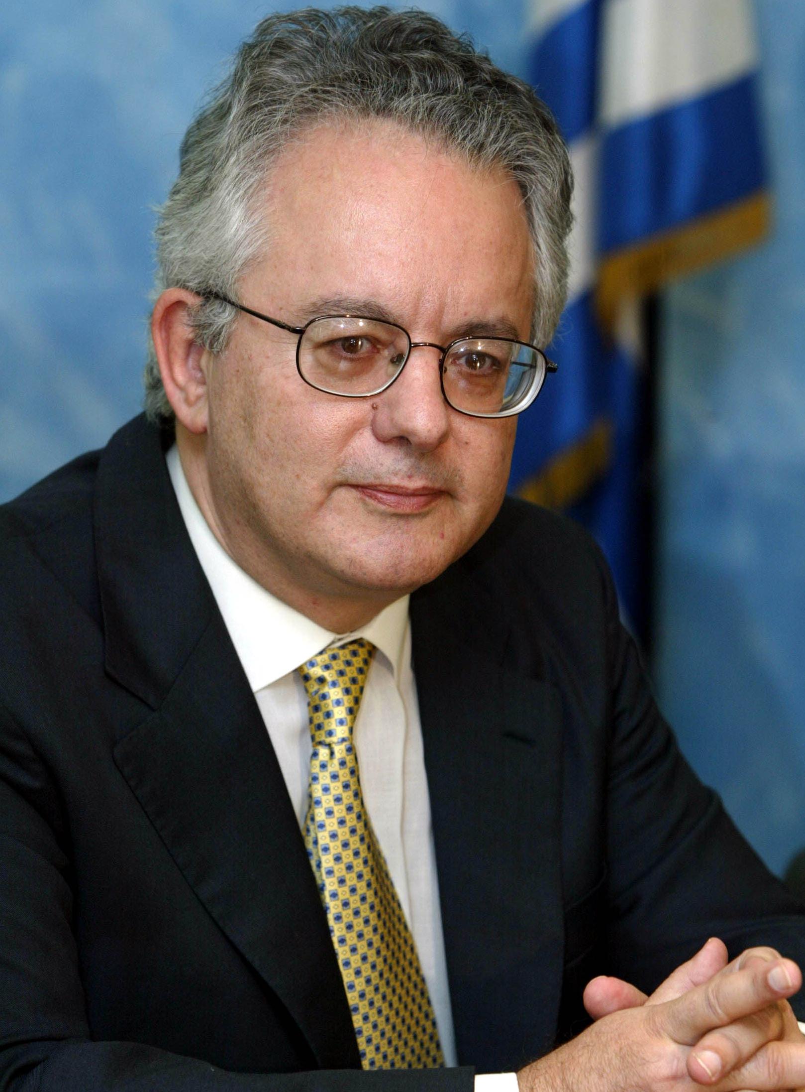 Στο Μαξίμου ο καθηγητής Νίκος Αλιβιζάτος για την ΕΡΤ