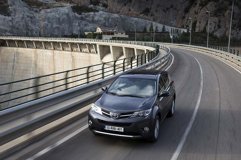 Toyota RAV4 2.0 Multidrive S AWD: Σε άλλη διάσταση