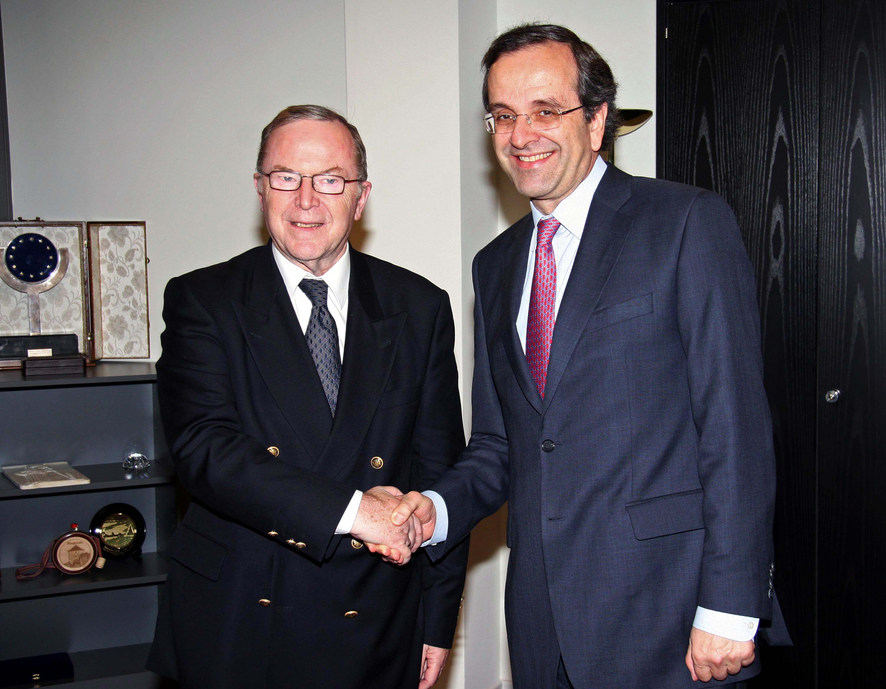 Μήνυμα στήριξης προς Σαμαρά από τον πρόεδρο του ΕΛΚ