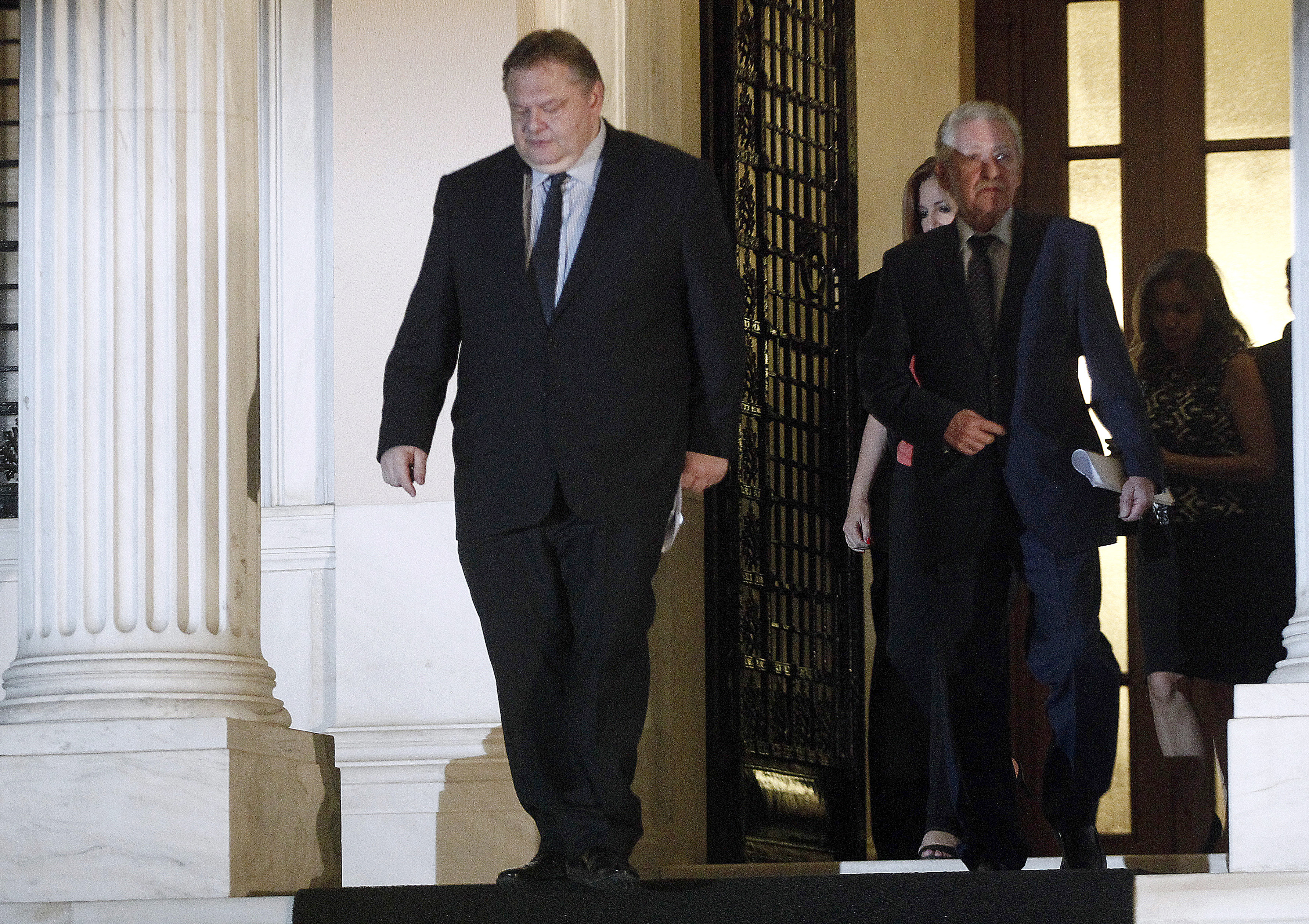 Στις 6 το κρίσιμο ραντεβού των «τριών» με όλα τα ενδεχόμενα ανοικτά