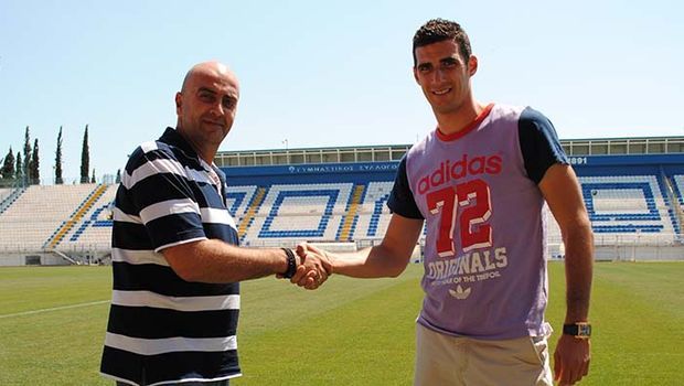 Με τη φανέλα του Απόλλωνα Σμύρνης συνεχίζει ο «Πετρογκόλ»