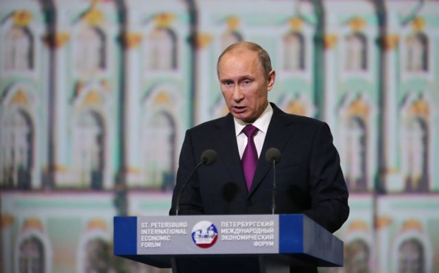 Τόνωση της οικονομίας με δημόσιες επενδύσεις εξήγγειλε ο Πούτιν