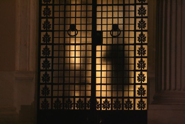 Εκλογές ζητά η αντιπολίτευση, βλέπει κατάρρευση της κυβέρνησης