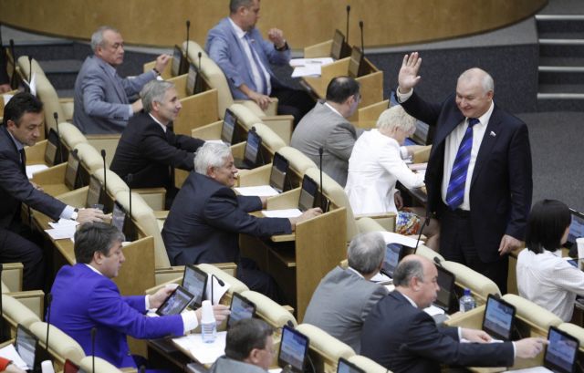 Απαγορεύει η Ρωσία την υιοθεσία παιδιών από ομόφυλα ζευγάρια στο εξωτερικό