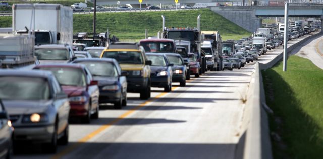 Σε ισχύ τα έκτακτα μέτρα της Τροχαίας για το τριήμερο του Αγ.Πνεύματος