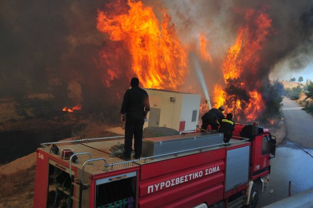 Φωτιά σε εργοστάσιο ανακύκλωσης στον Ασπρόπυργο