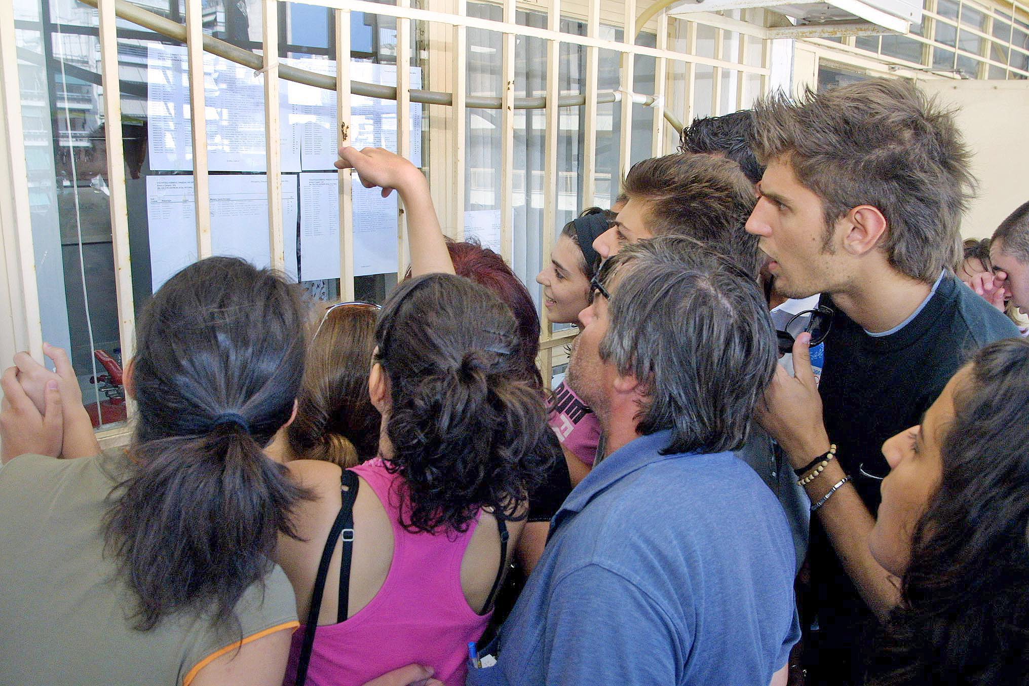 Σημαντική πτώση των βάσεων φέρνουν οι επιδόσεις των υποψηφίων