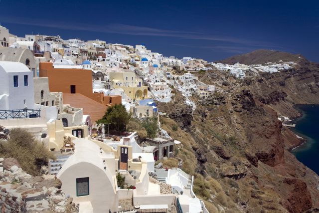 Ρεκόρ τουριστικής κίνησης στην Ελλάδα της κρίσης, γράφει ο Guardian