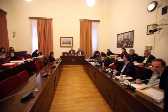 Επιμένει στη κλήτευση Βενιζέλου ο ΣΥΡΙΖΑ, βολές κατά ΝΔ και ΔΗΜΑΡ