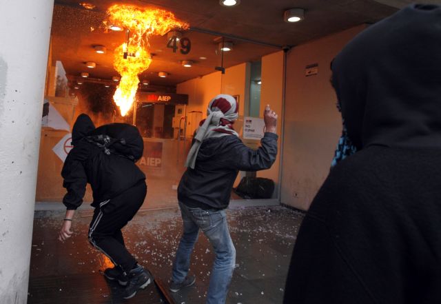 Ταραχές αμαύρωσαν μεγάλη πορεία φοιτητών στη Χιλή