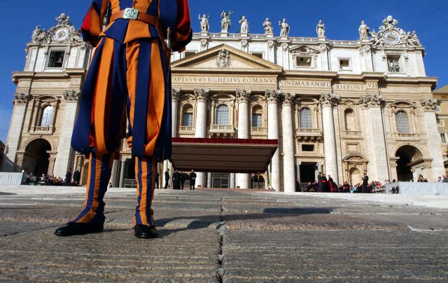 Χειροπέδες σε κληρικό του Βατικανού για σκάνδαλο ξεπλύματος