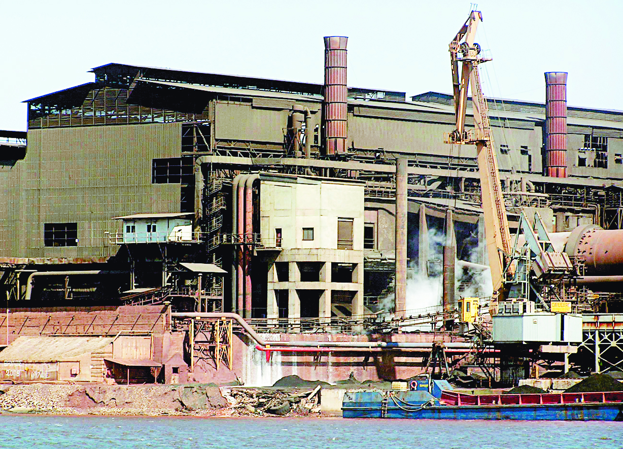 Τέσσερις τραυματίες σε ατύχημα στη ΛΑΡΚΟ