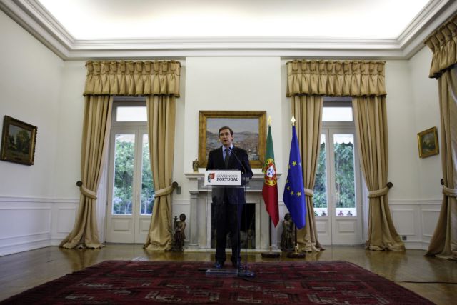 «Συνεχίζω» δηλώνει ο πορτογάλος πρωθυπουργός παρά τις παραιτήσεις