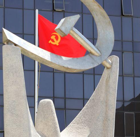 «Στόχος κυβέρνησης και ΕΕ να πέσουν και άλλο οι μισθοί» λέει το ΚΚΕ