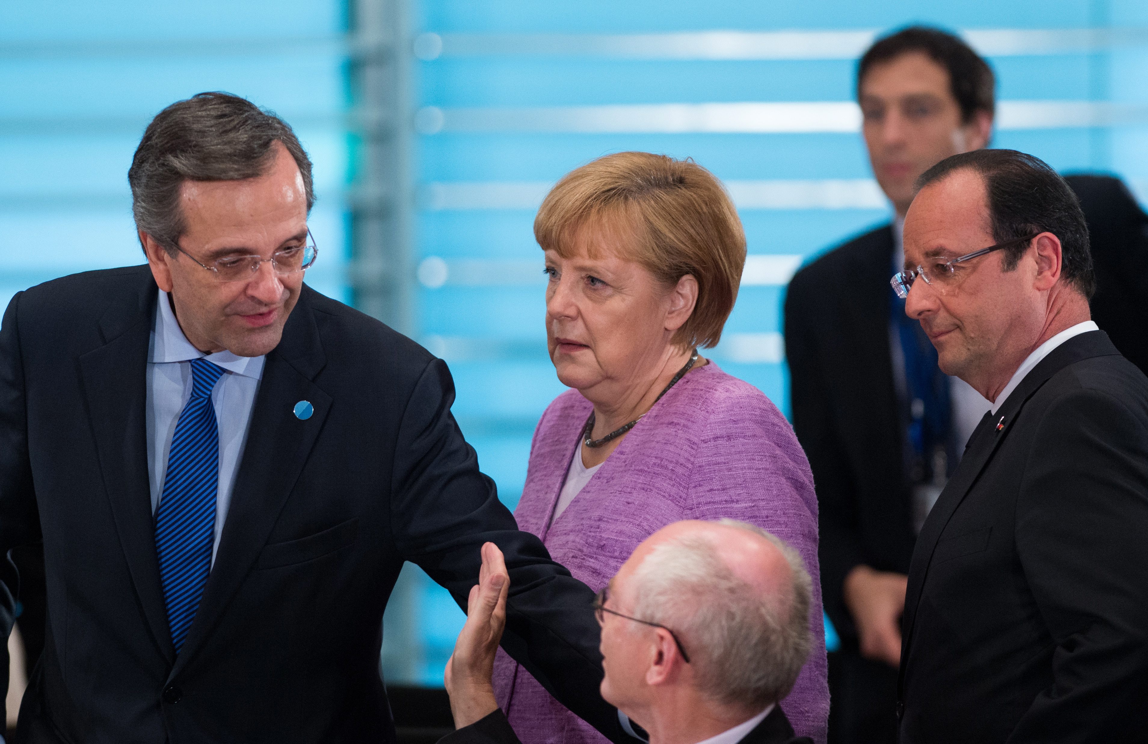 Ο χρόνος πιέζει για την αντιμετώπιση της ανεργίας, λέει ο Σαμαράς